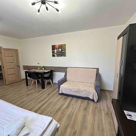 Aparthotel Центр Міста! Затишні Квартири В Новобудові! à Oujhorod Extérieur photo