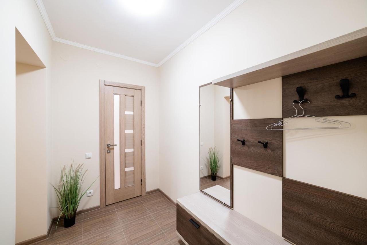 Aparthotel Центр Міста! Затишні Квартири В Новобудові! à Oujhorod Extérieur photo