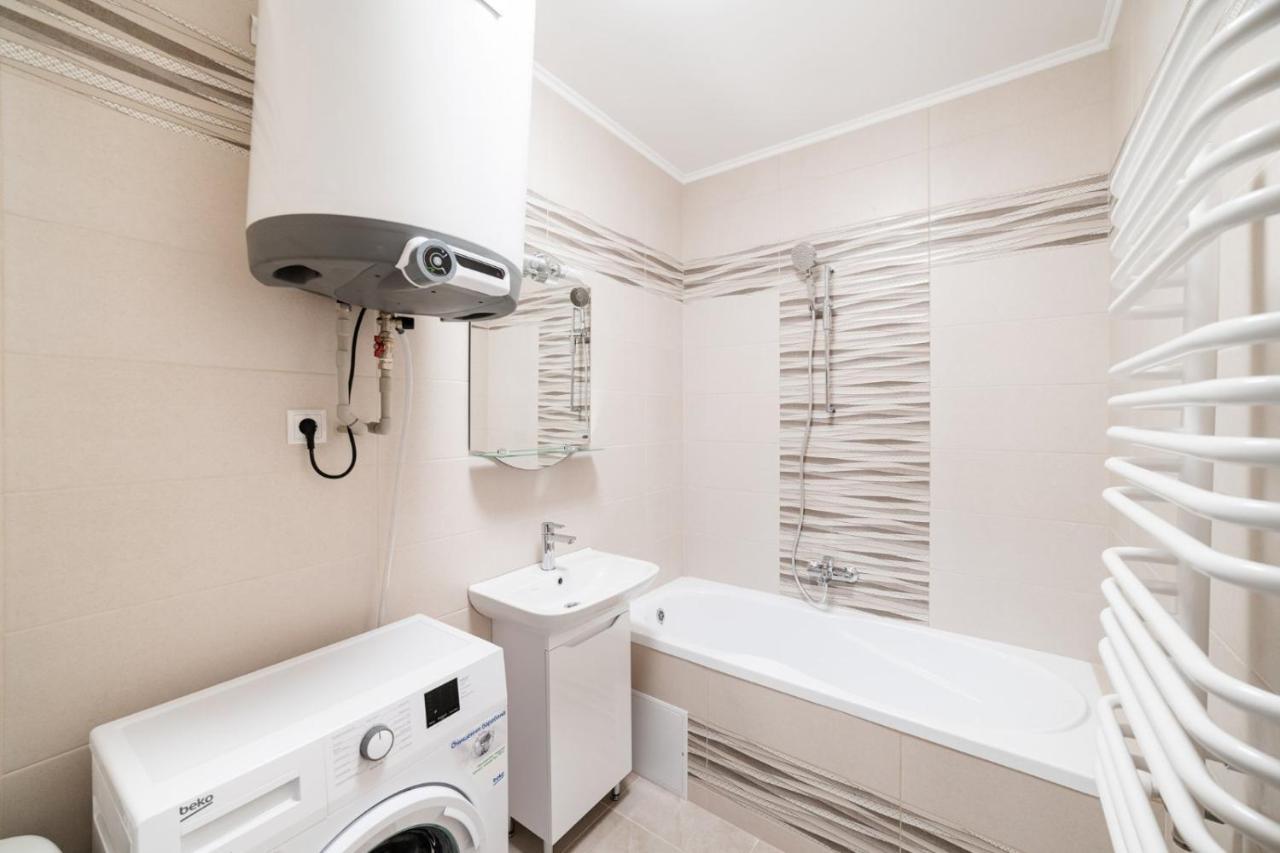 Aparthotel Центр Міста! Затишні Квартири В Новобудові! à Oujhorod Extérieur photo