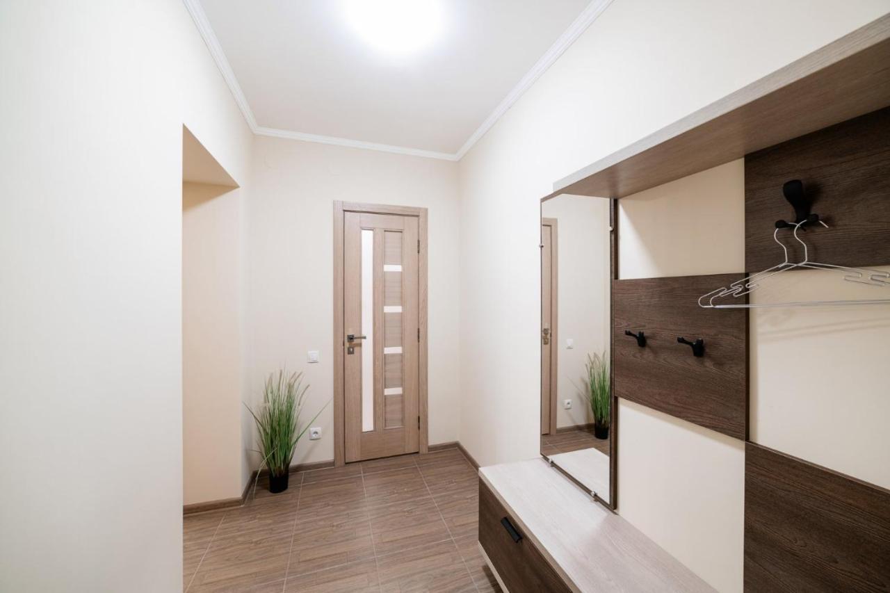 Aparthotel Центр Міста! Затишні Квартири В Новобудові! à Oujhorod Extérieur photo